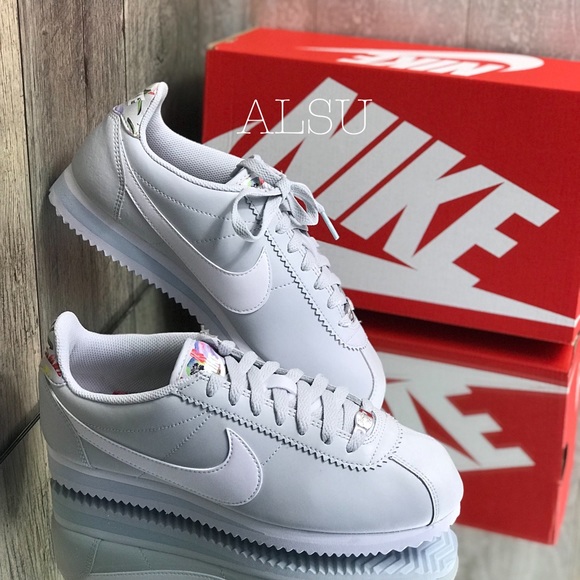 nike cortez platinum